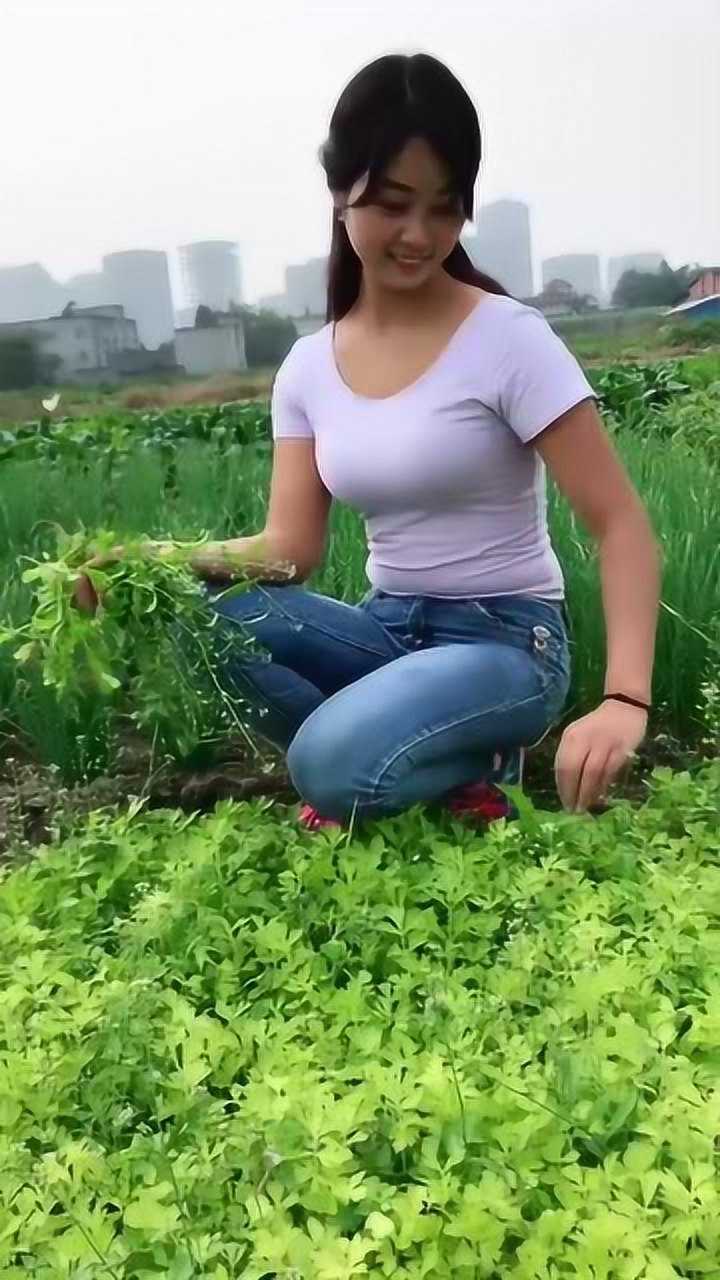 这是我漂亮的嫂子每天都这么辛苦感觉她好贤惠