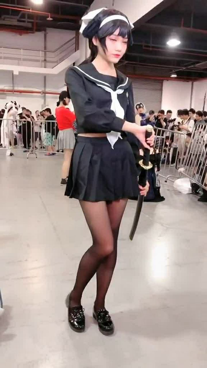 jk制服黑丝袜小姐姐这身装扮很撩人