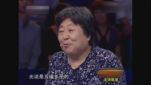 大妈1000块买个木盒子鉴宝,用手一弹不得了,说出估价大妈愣住!