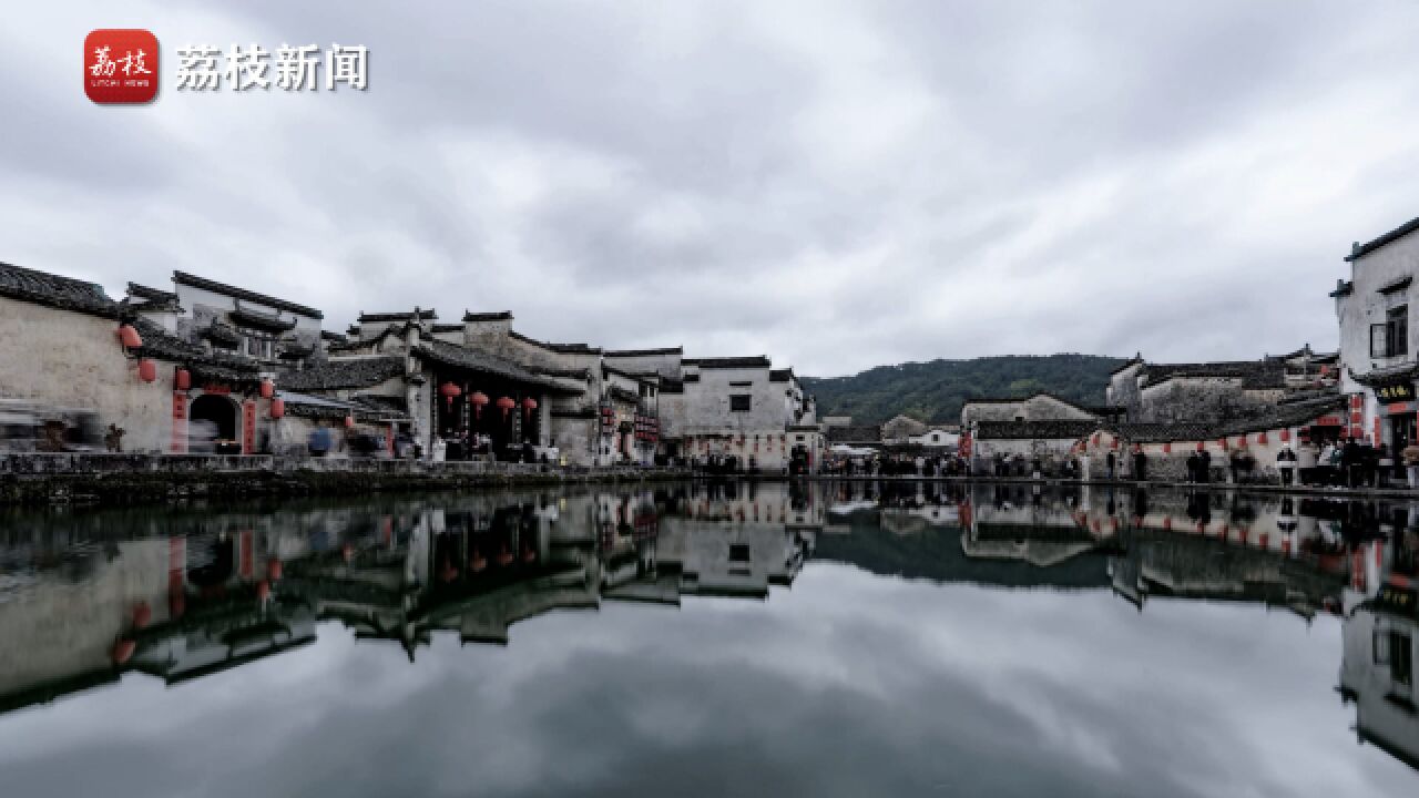 烟雨江南!雨中宏村白墙黛瓦如诗如画