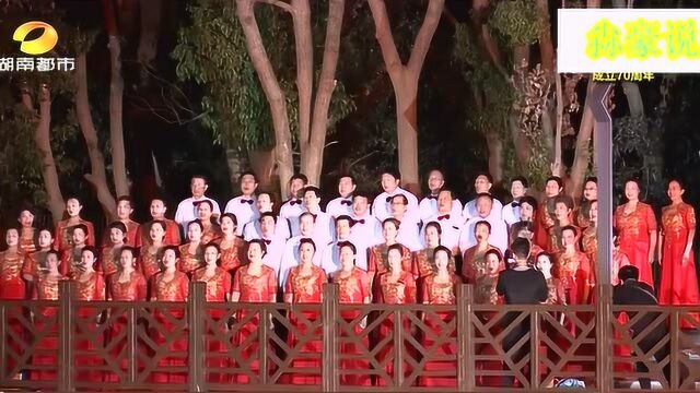 献礼国庆!长沙望城区水上实景演出《年华》,声光影渲染人屏互动