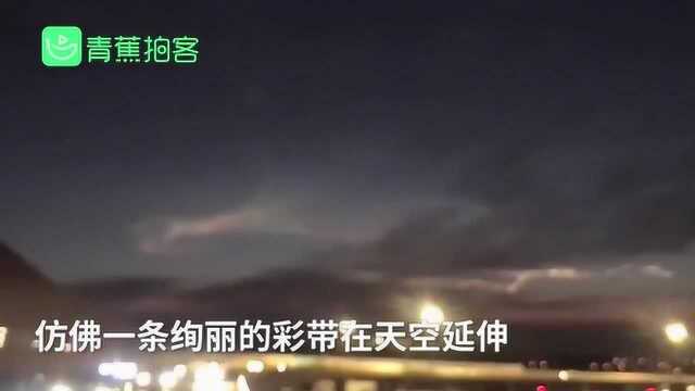 北京上空再现绚丽“火箭云” 专家:飞行器尾迹可能性大