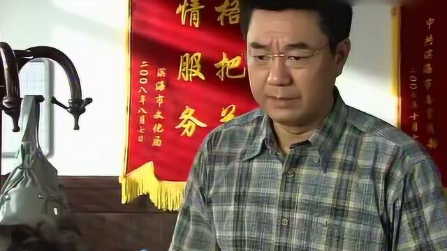 赵一民公职岗位难保,恳求处长帮忙求情,心里都急慌了