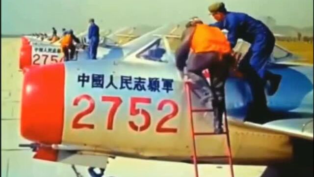 一部高清志愿军题材电影,1975拍摄的中美空军大决战,很难得看到