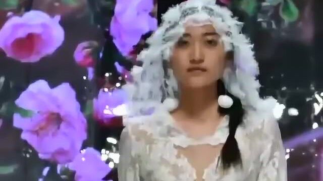 时尚走秀:美女穿衣真简单,忽隐忽现,真通透