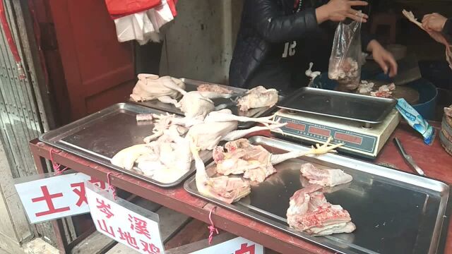 听说街上鸡肉价格降价了,现在卖多少钱一斤?这价格你能接受吗