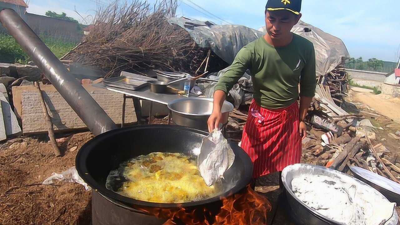 丹东农村婚宴做干炸鱼,看厨师做的真简单,味道却是特别好