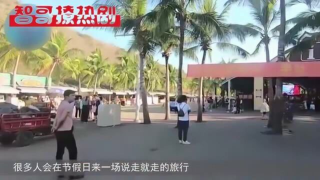 国内景区奇观,巨大的茶壶悬在半空中,老外看完摸不到头脑