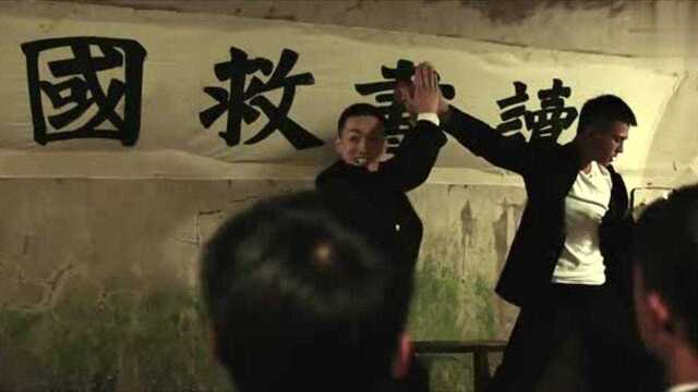 《青禾男高》为搏美人一笑,浩哥和阿屁对着书本演戏,真是俩活宝