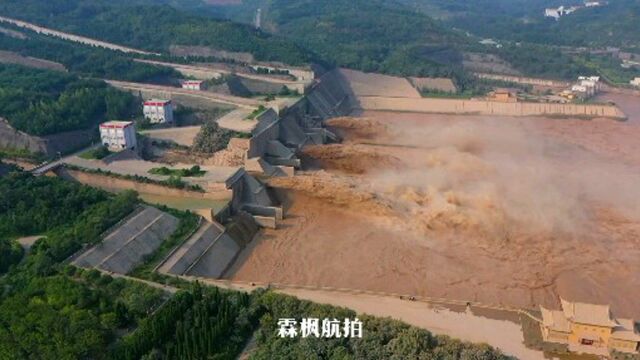 黄河小浪底大坝泄洪,难得一见,尤为壮观!