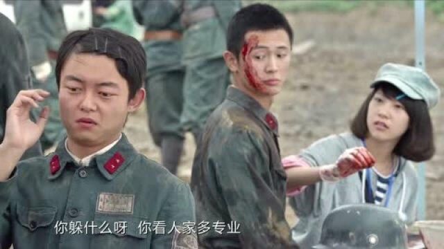 龙套小伙不肯同流合污偷懒,没想被导演看中实现梦想,太励志了!