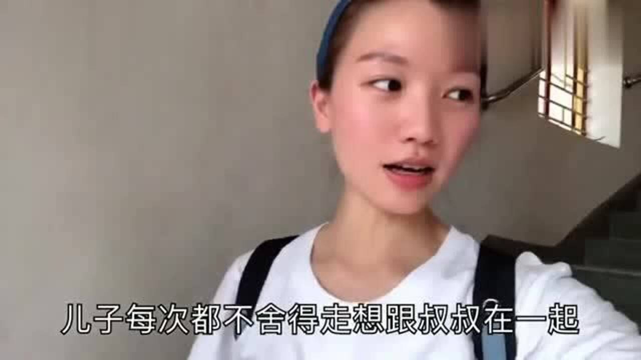 90后小珠妈妈带上儿子做义工希望减轻香港公公婆婆工作