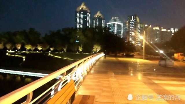 夜色中的郑东新区,光彩夺目,流光溢彩