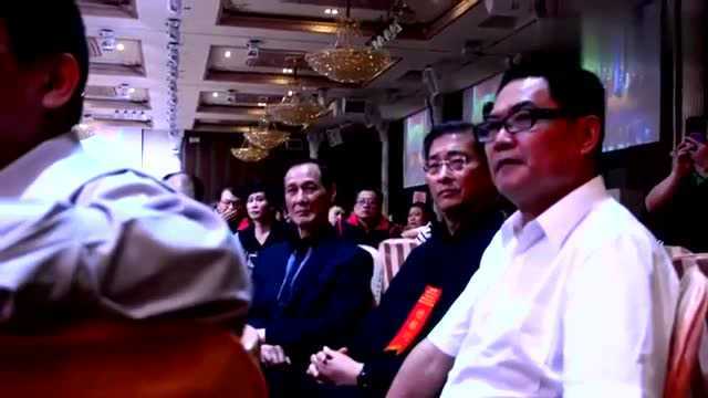 香港14k陈惠敏出席洪门大会,双花红棍地位不一般,站位就能证明