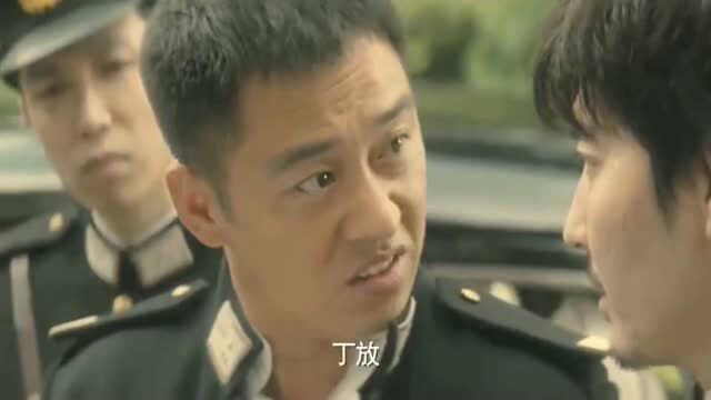 丁放被警局软禁,没想到她还有其他身份,她的父亲是个大官