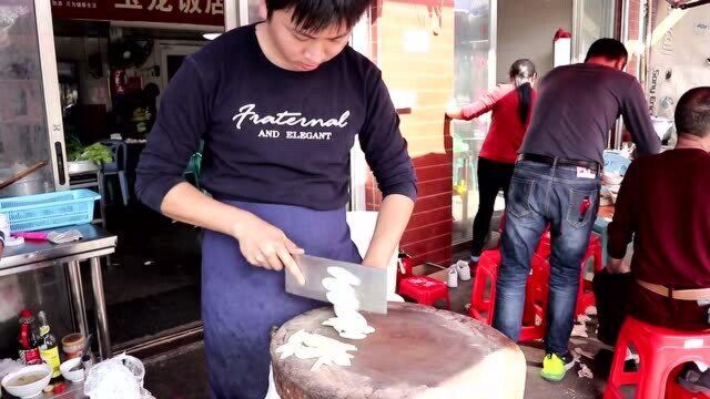 普宁一家5口人经营饭店,特色猪脚冻味道20年不变,配米饭,馋人