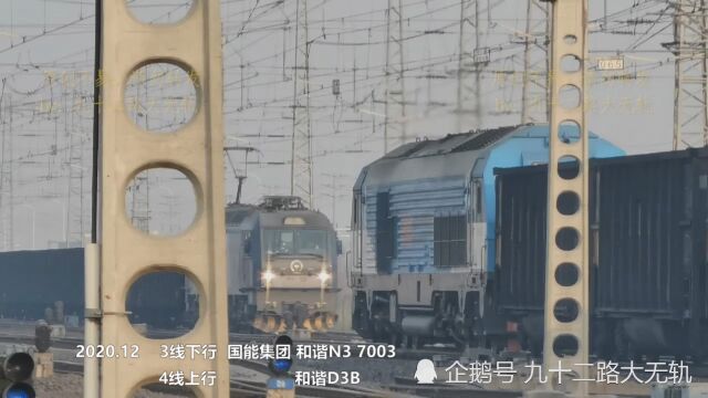 7003号和谐内3机车进邓善沽车站,与上行的返程货列会车