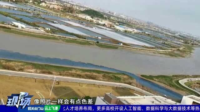 街坊反映:江面浮现黑色污水 怀疑有人偷排