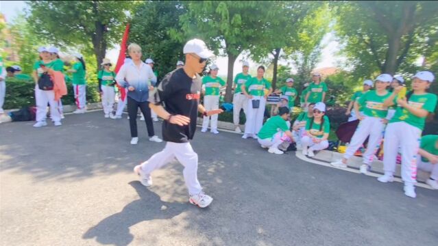 实拍鬼步舞高手街头斗舞现场!超100人围观拍照,简直不要太精彩