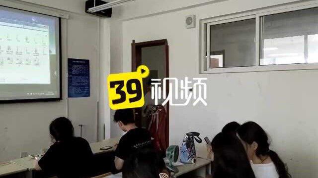 大连90后女大学老师穿汉服授课 以此鼓励喜欢汉服学生