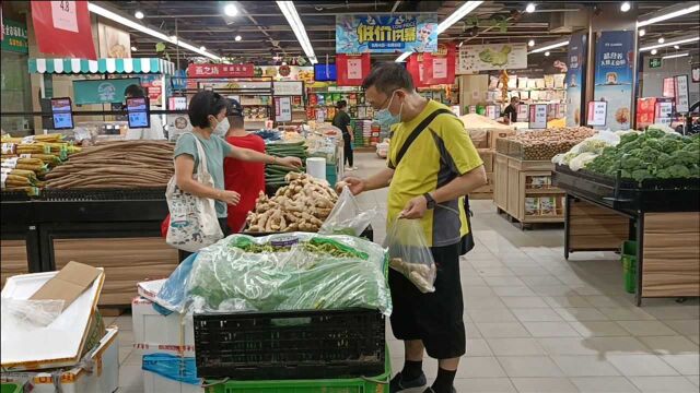 实地探访郑州疫情封控区:物资供给充足,居民心态稳定