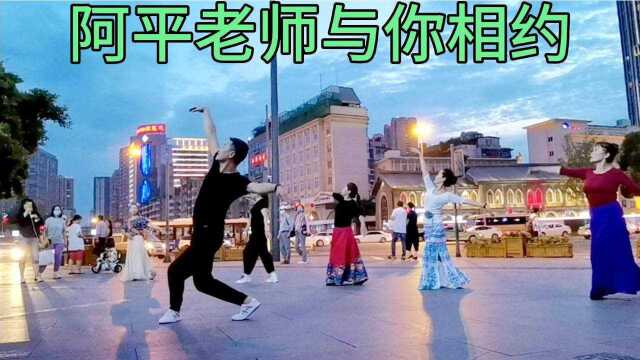 成都金河宾馆,突见黑衣男子舞动一曲深情款款的舞蹈