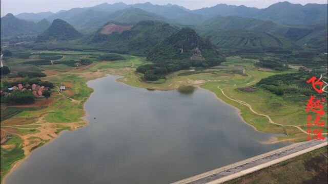 广西武鸣山区里的一处榜山,是狮子戏球还是飞龙饮水,风景独特