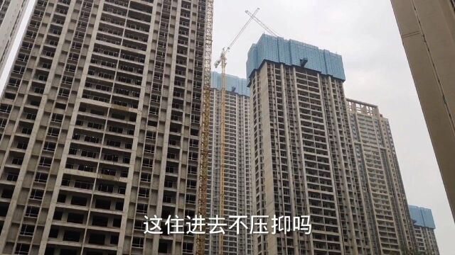 武汉白沙洲知名楼盘,65层看江住宅停工了?施工现场太出人意外!