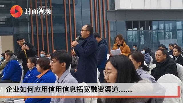 重庆綦江:7位发言人进园区 与职工交流惠企政策