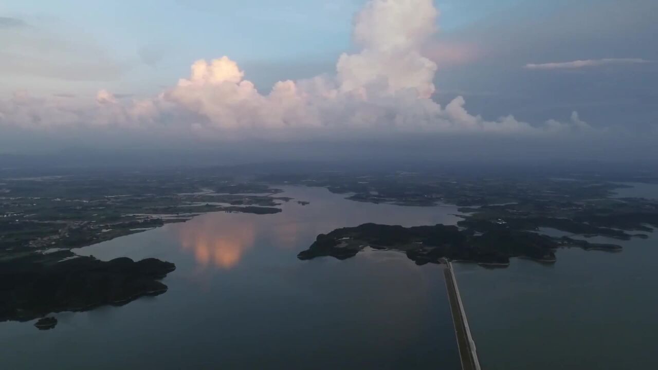 (电视通稿ⷥ›𝥆…ⷧ”Ÿ态)盛夏鄱阳湖 湖光山色景如画