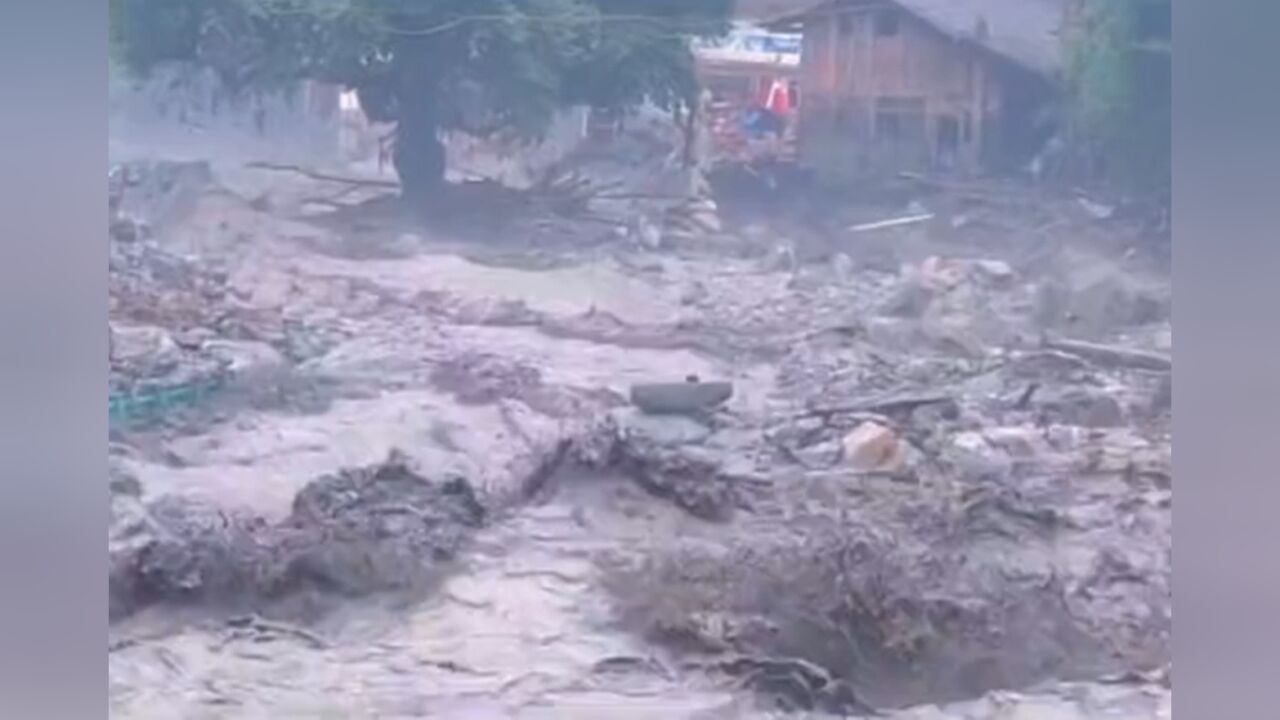 直击绵阳多地降雨现场!河道内洪水汹涌,多地房屋受损