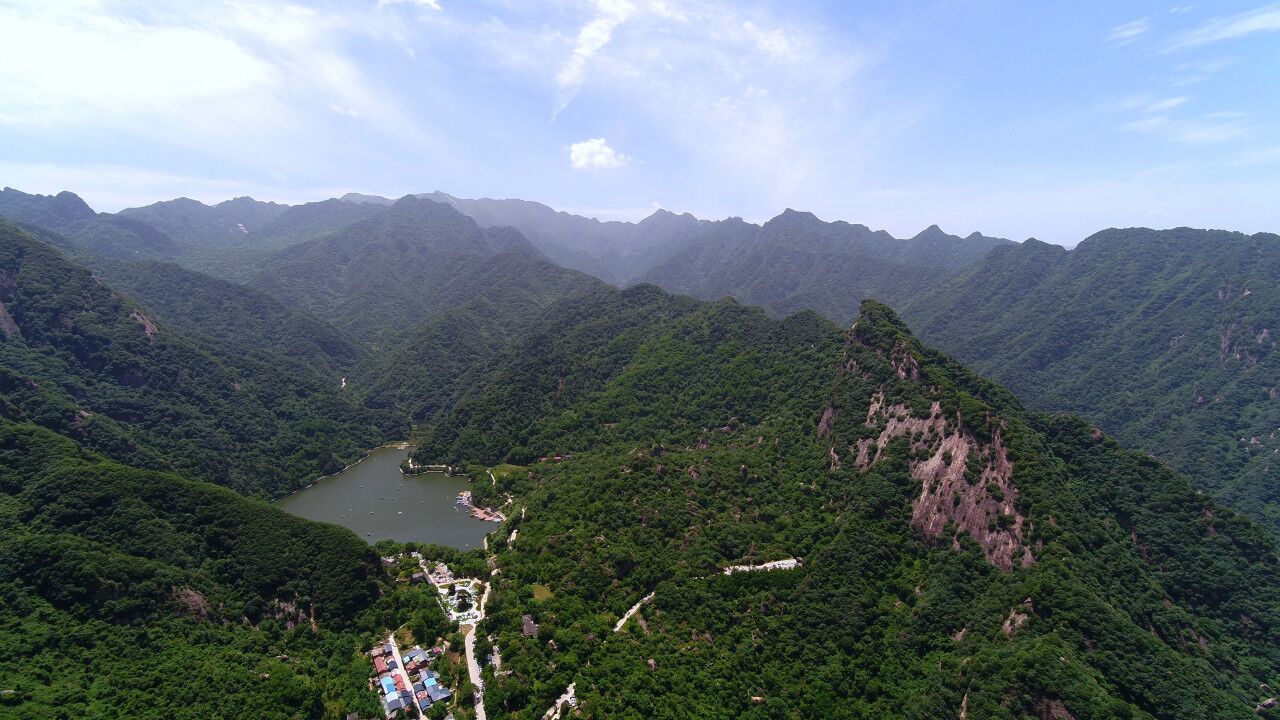 航拍夏日翠华山,中国最大山崩景观,秦岭终南山的一张重要名片