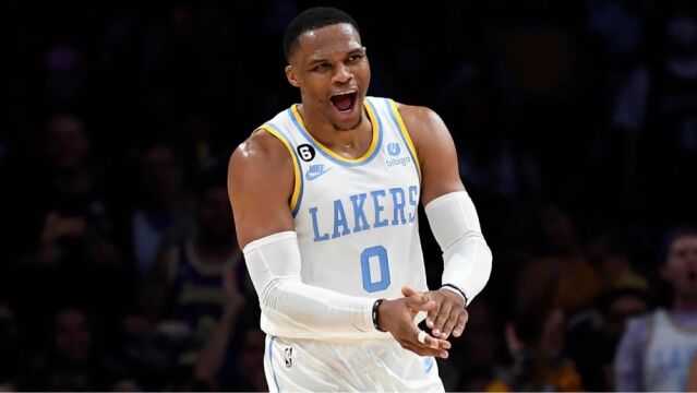 威少替补28分连创纪录 全场为其高呼MVP 空中换手花活惊呆老板