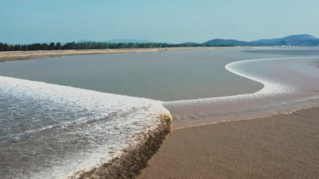 浙江海宁:江宽水阔,潮涌奔流,给人以无限的回味