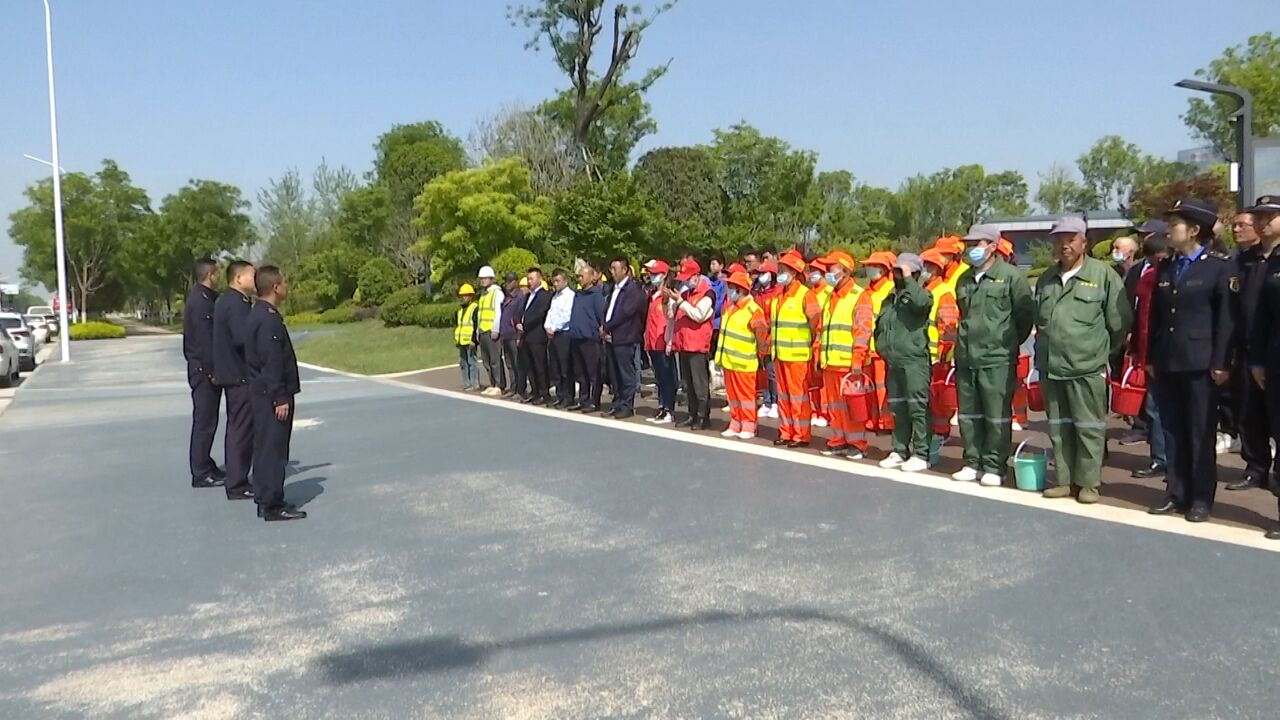 “全民洗城”添“魅力” 道路洁净见本色