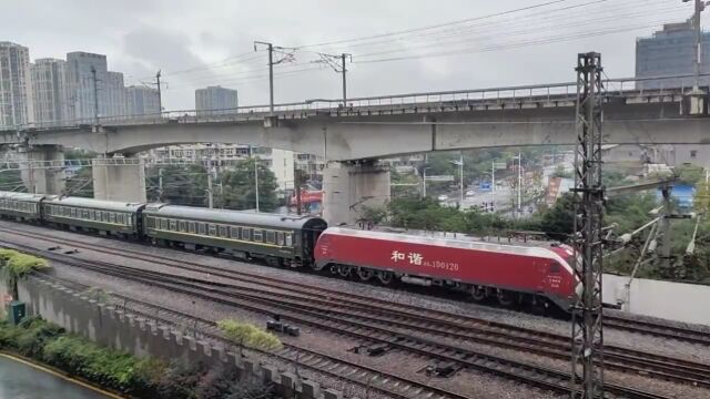 K463次(平顶山上海)即将进入南京站,本务HXD1D0120