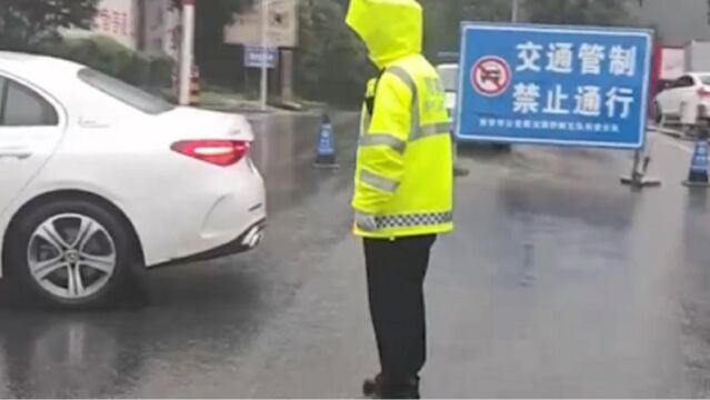 陕西西安降雨致秦岭山区部分路段发生塌方