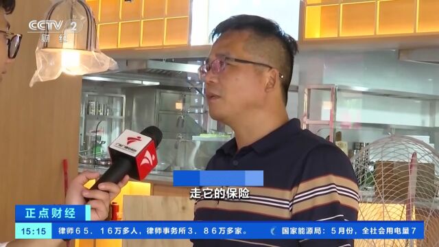 广东东莞:洗车中心车棚被大风吹翻