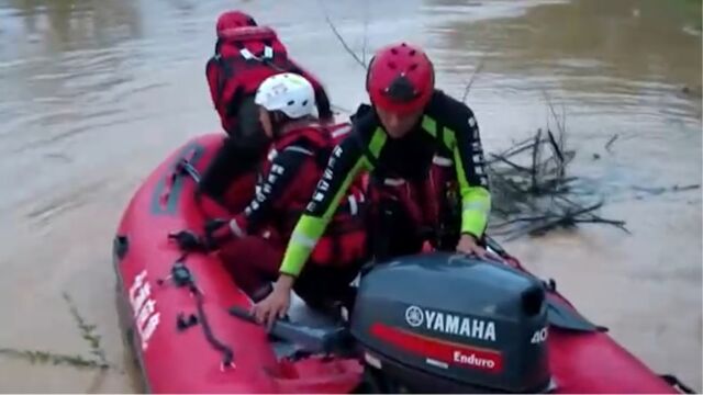 广西合浦河水暴涨致浸坝,2400余村民被困