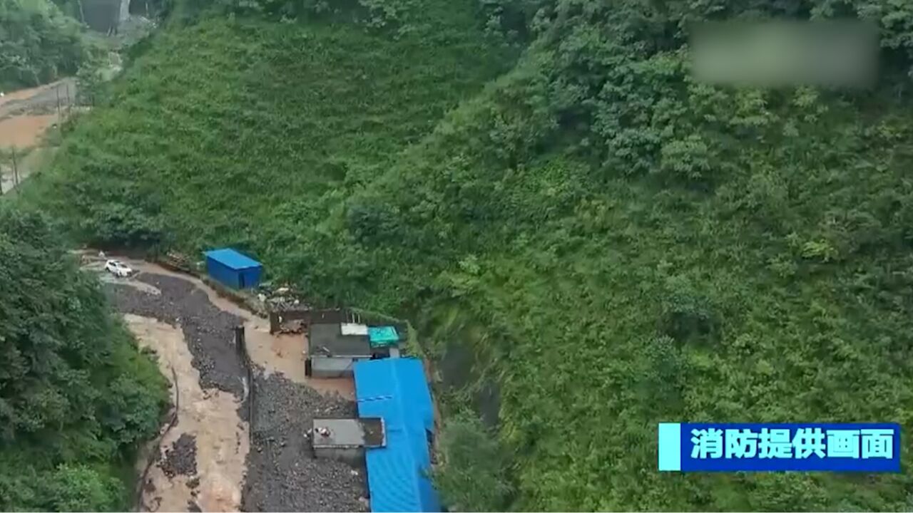 云南镇雄:突降大暴雨,631名群众被及时转移