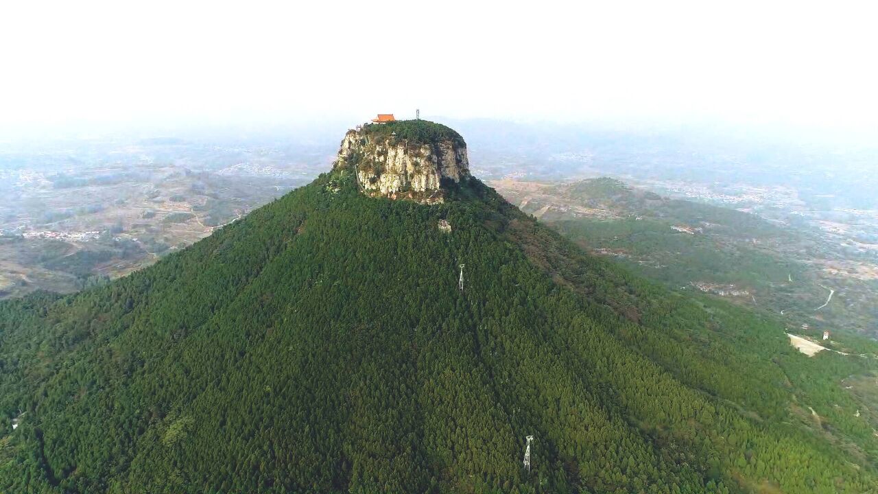 夏日航拍枣庄抱犊崮森林公园 林木郁郁葱葱成景