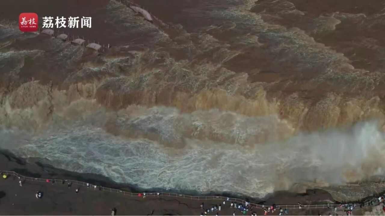 金色瀑布!黄河壶口瀑布现“金瀑飞流”景观