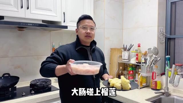 让口味来的重一些吧哈哈哈哈,其实我还是会做饭的,下期正儿八经的做一道钱江肉丝,让你们看看我的实力