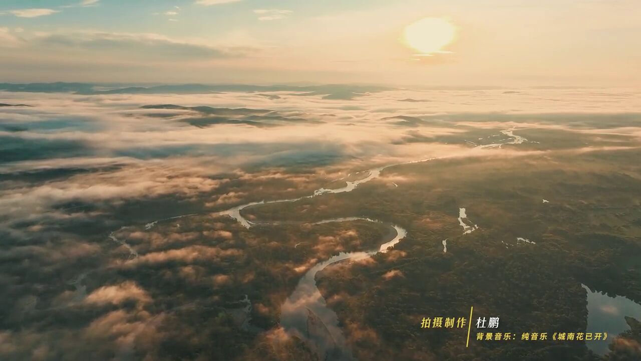 云雾缥缈隐山峰,碧波微澜润小城,荡去人间喧嚣色,浮生虔念做陶翁