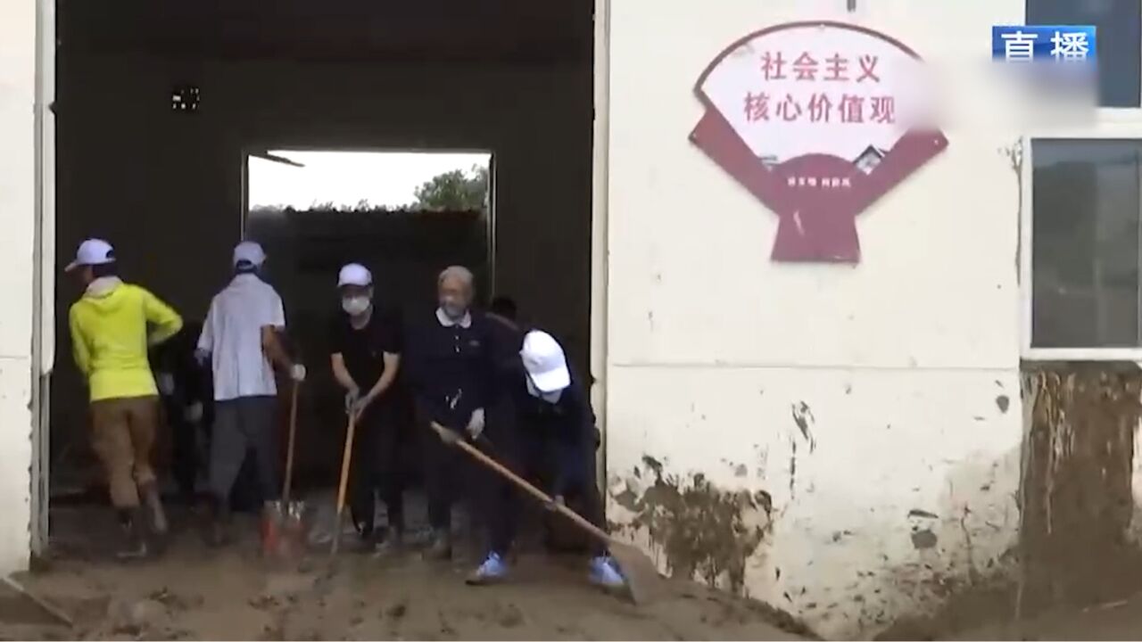 北京门头沟:潭柘寺镇受灾村庄加紧开展全面消杀