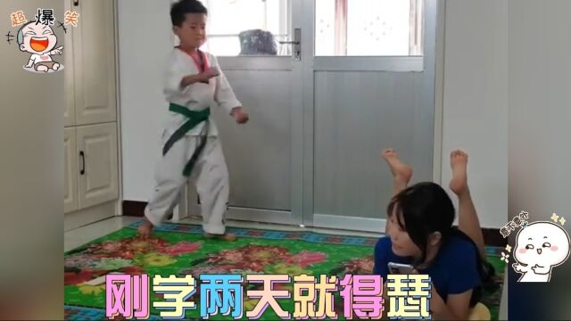 盘点搞笑段子合集,弟弟刚学台拳道两就得瑟,被姐姐一下就放倒