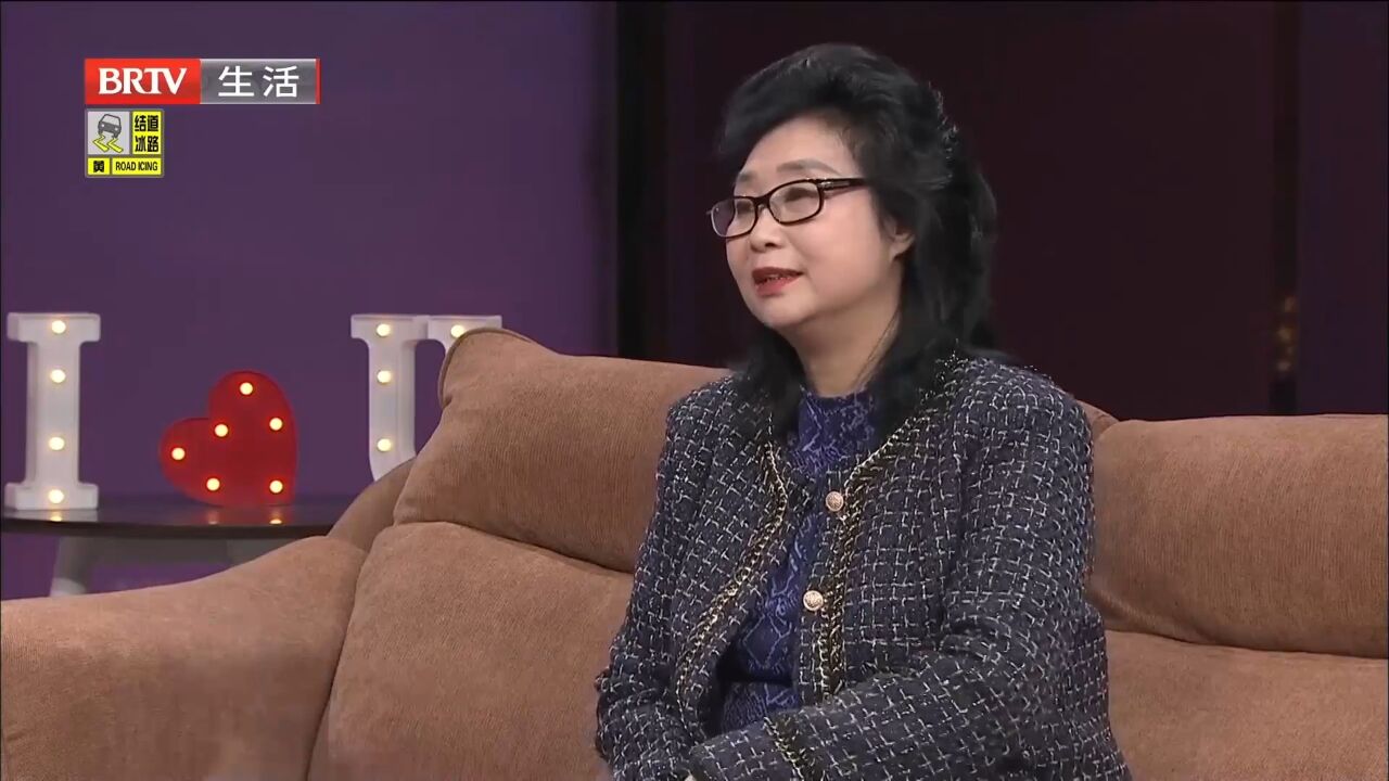 潘女士人缘比较好,离婚后的生活,和姐妹旅游成了最大乐趣