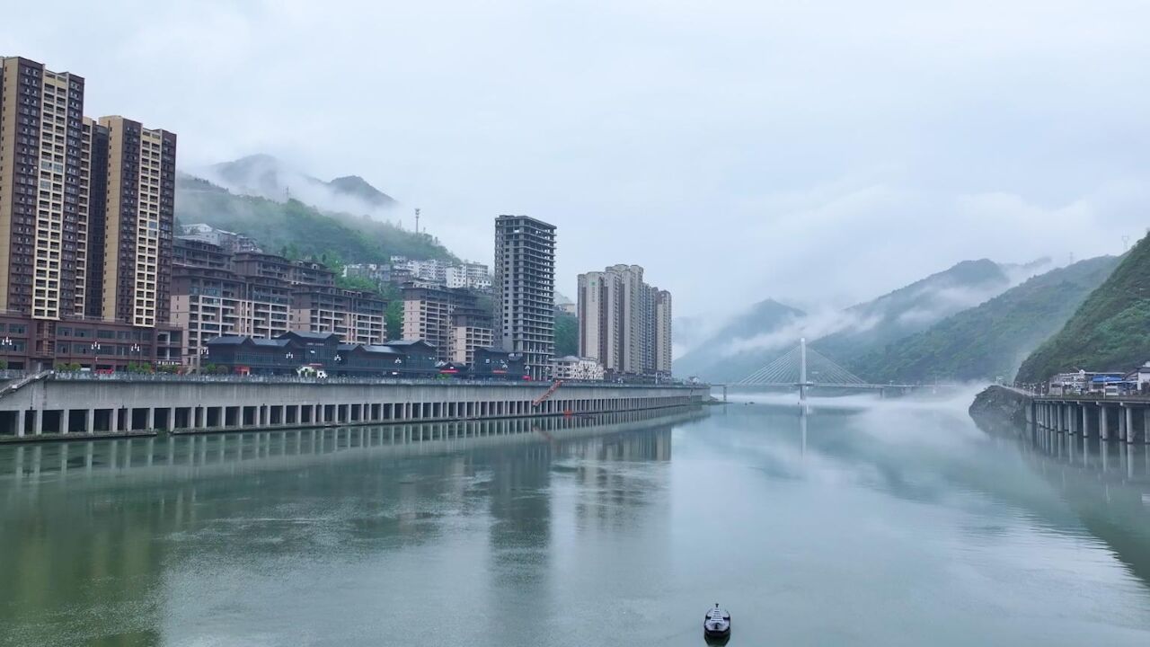 千城胜景|雨后山城云雾绕