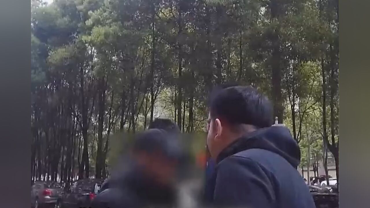 警方对卖假药的幕后人员展开调查,一个可疑的王姓男浮出水面