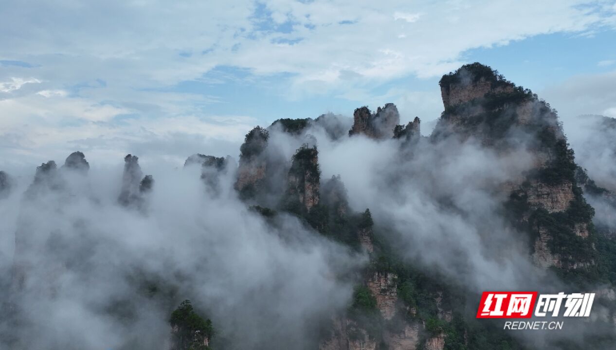 张家界武陵源:雨过天青云破处,这般颜色做将来!